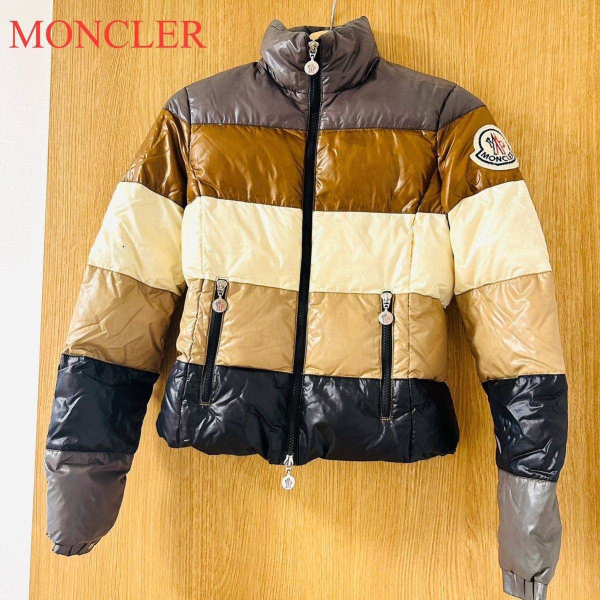 希少　MONCLER モンクレール　ダウン　ダウンジャケット　ロゴ