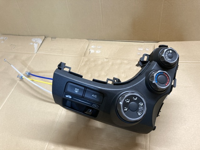 エアコン スイッチ パネル フィット GE6 ホンダ 純正 マニュアル タイプ 79551-TF0-003-ZA_画像1