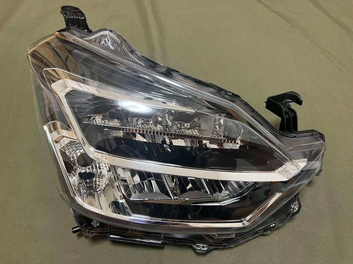 送料無料♪ 破損無し超美品 ミライース ピスシスエポック LA360 右ヘッドランプ ヘッドライト 81130-B2670 koito 100-69042 超ツヤあり