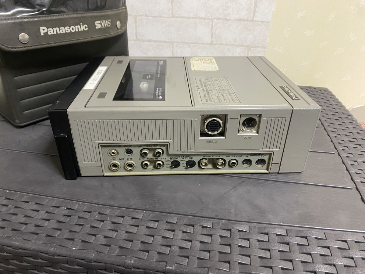 【ジャンク品】Panasonic パナソニック ポータブルレコーダーS-VHS AG-7400 ハンディ ビデオデッキ. 昭和レトロ品_画像4