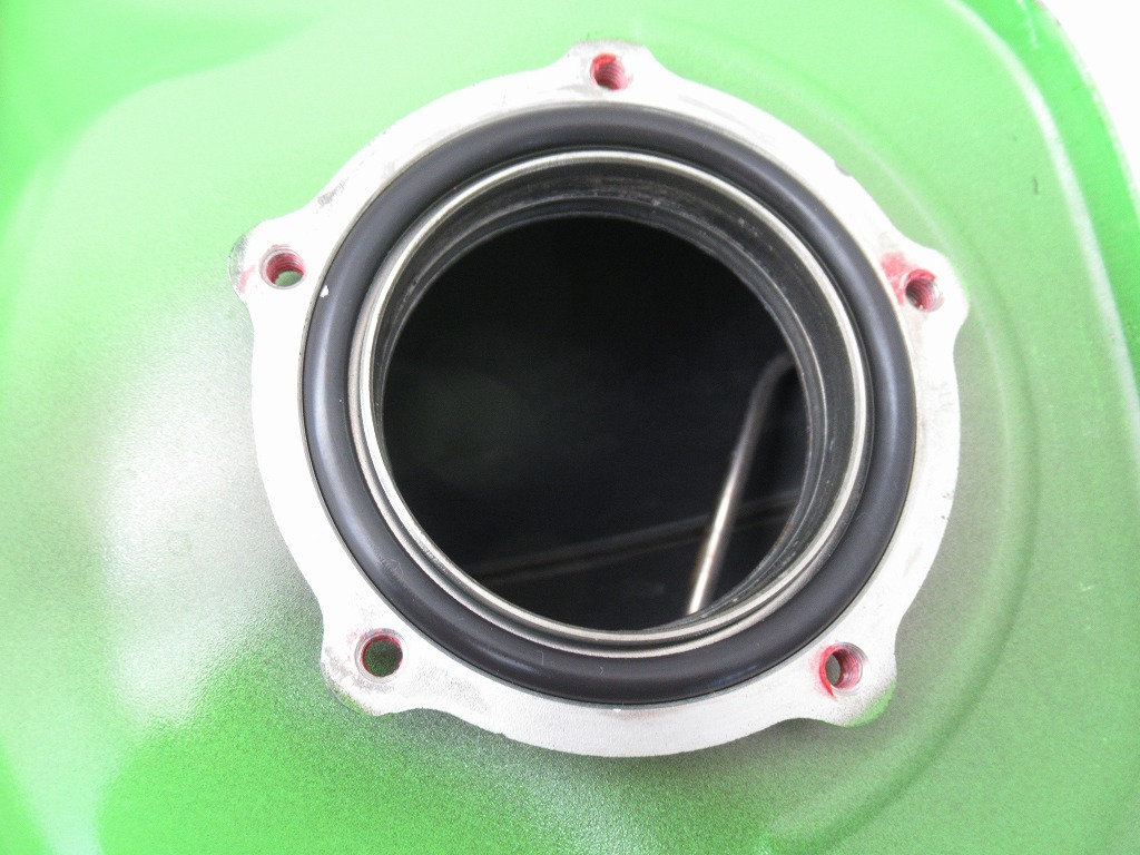 カワサキ　純正　Z900RS　CAFE　燃料タンク　緑x黒　未使用、展示品　小傷有_画像7