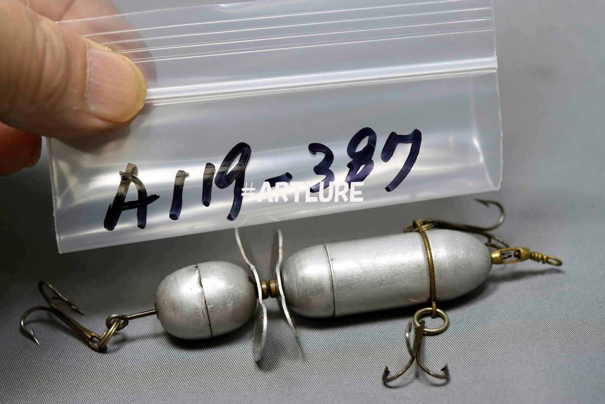 VINTAGE SHAKESPEAR KARAMAZOO MICH,.REVOLUTION LURE ( A119 VINTAGE SHAKESPEAR KARAMAZOO MICH,.REVOLUTION LURE ( A119