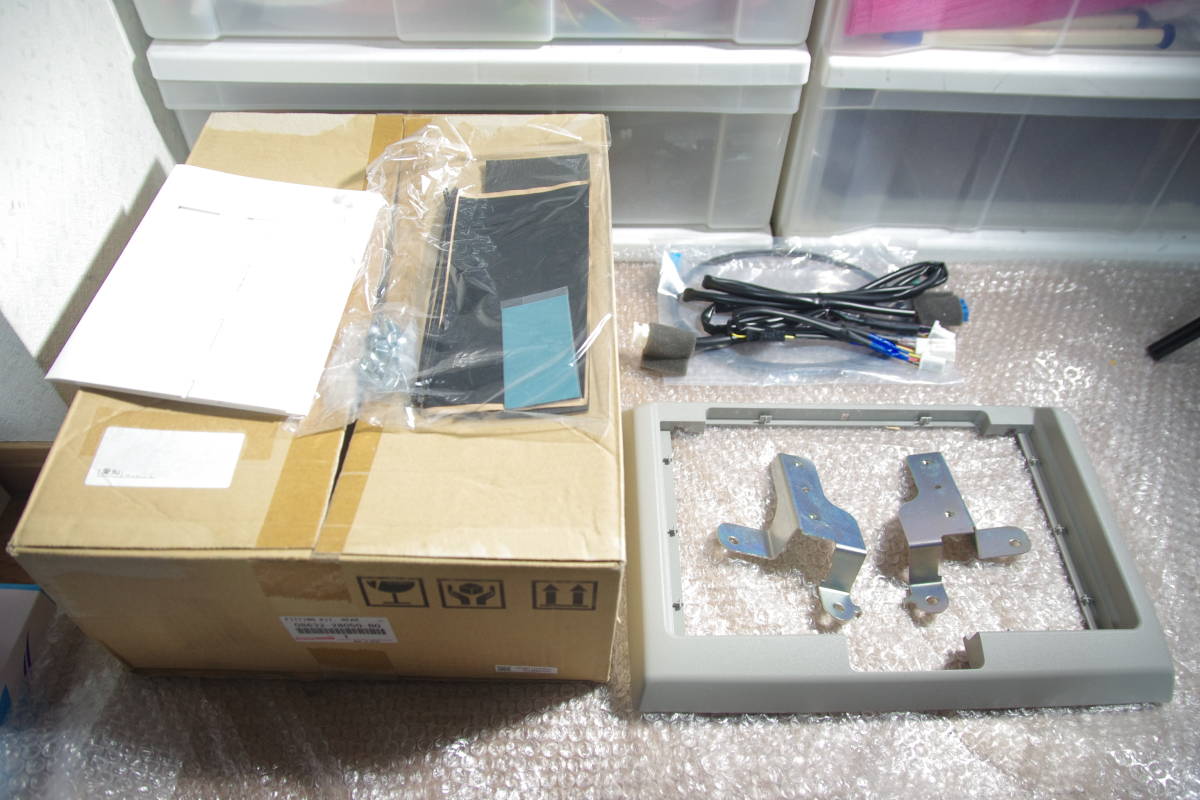 新品 トヨタ 純正 リア フリップダウン 取付キット 80 ノア 新品 トヨタ 純正 リア フリップダウン 取付キット 80 ノア