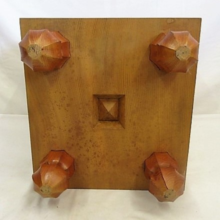 碁盤６寸　天然銘木・新カヤ（米国松材、学名スプルース）無垢材　４本足付碁盤　日本製_底面です
