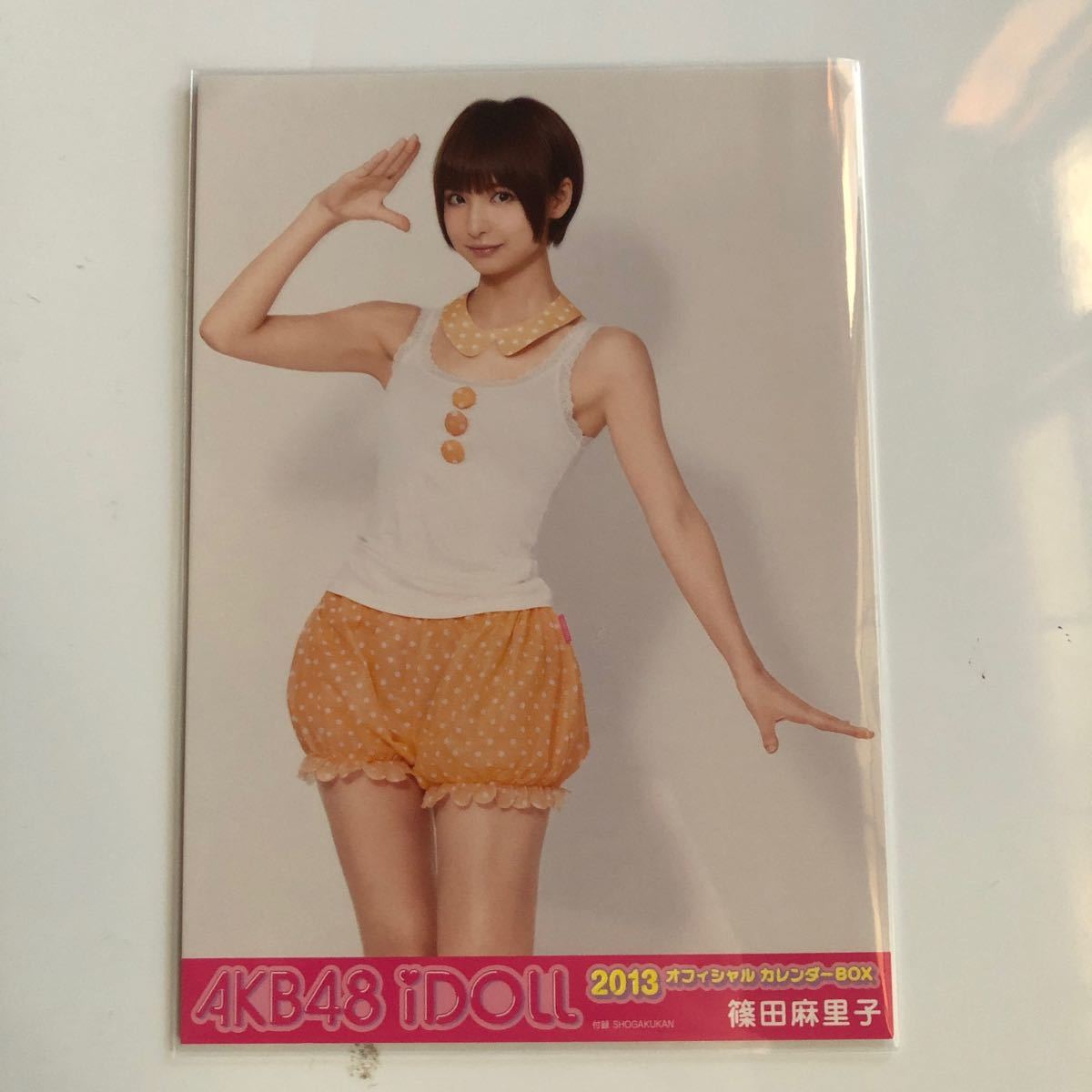 AKB48 篠田麻里子 オフィシャルカレンダー2013 生写真1枚。_画像1