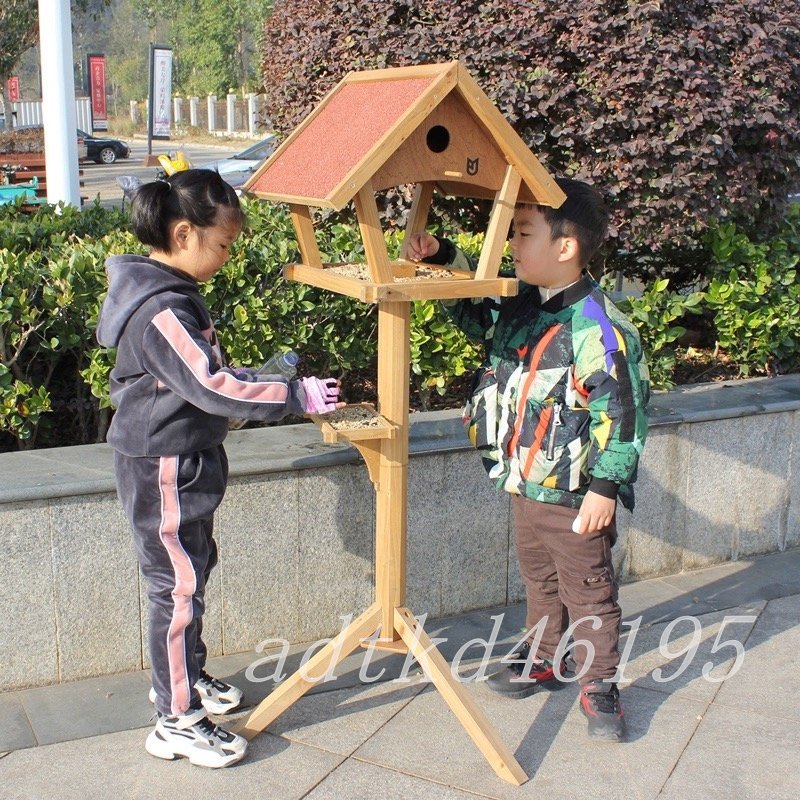 高品質 バードフィーダー　鳥の餌台　ウッド　三角屋根タイプ 木製の野外餌器 防腐雨日焼け防止_画像1