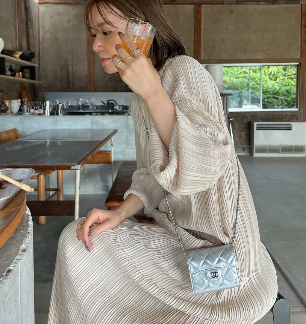 1 新品 即完売品 ClaSTEllaR PLEATED LONG DRESS BEIGE プリーツロング
