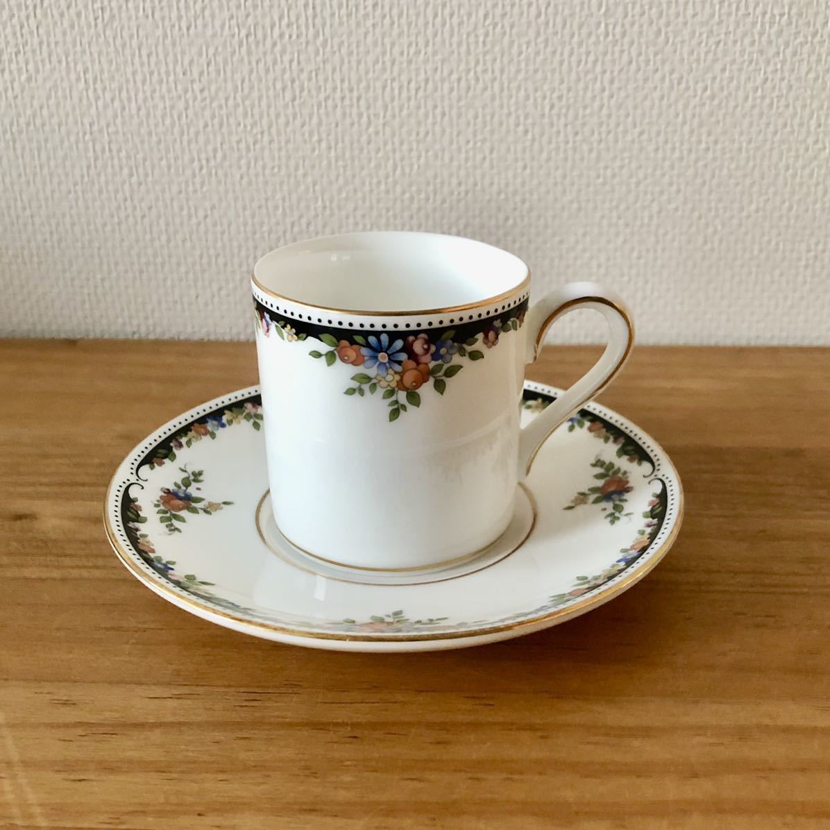 美品 廃版品 ウェッジウッド 黒壺 オズボーン カップ&ソーサー 美品 廃版品 ウェッジウッド 黒壺 オズボーン カップ&ソーサー