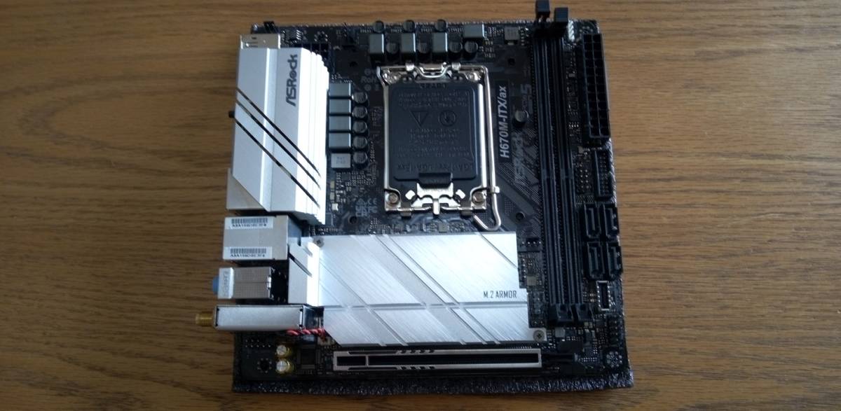 ASRock H670M-ITX/ax （第12・13世代CPU対応 ＆ DDR4対応） 動作確認済み_画像2