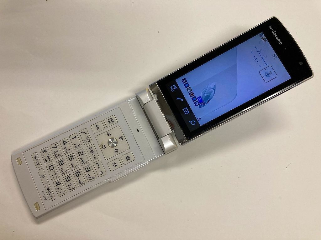 AD275 docomo F-01B ホワイト ジャンク_画像1