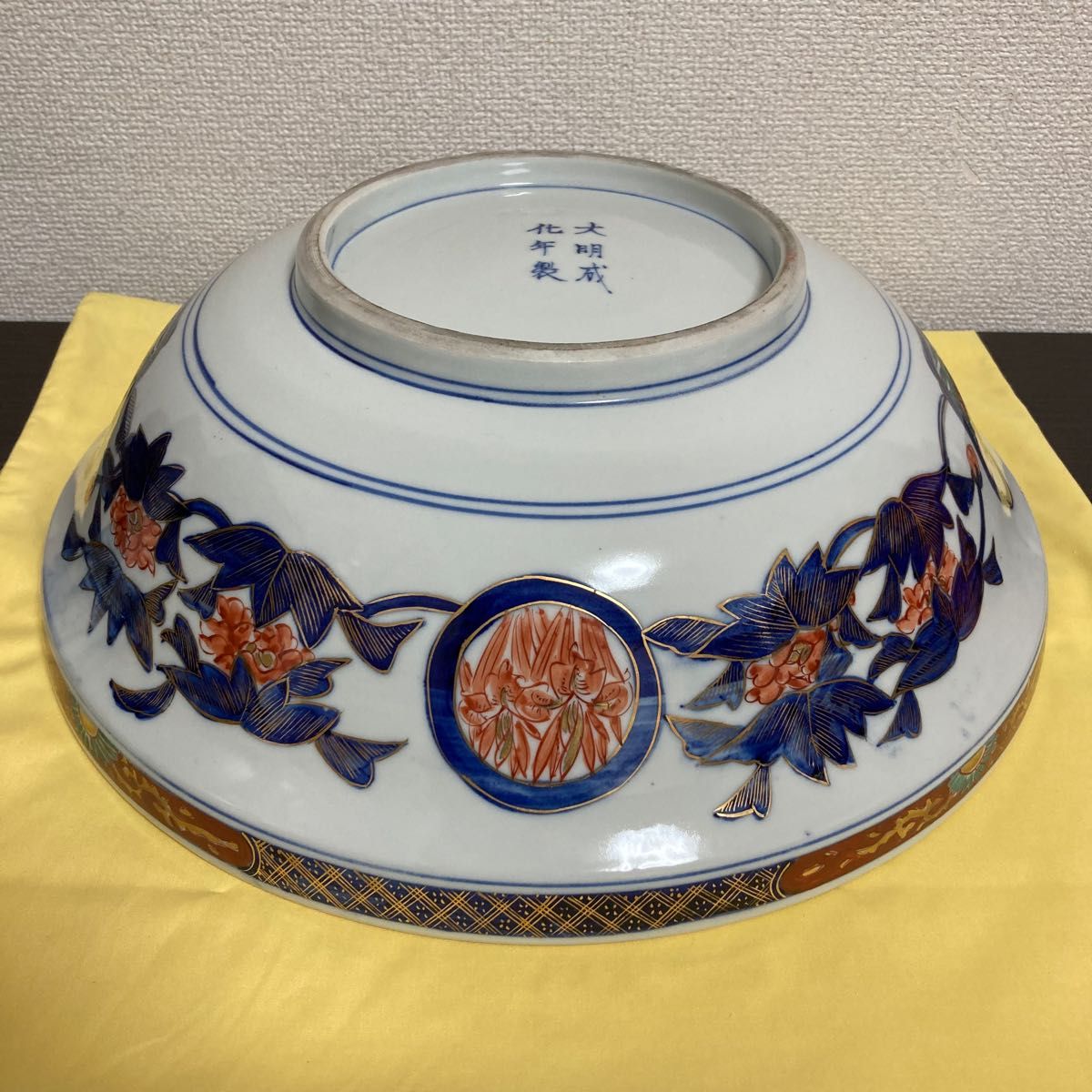 古伊万里「金彩色絵蘭人蘭船図」大鉢 大明成化年製 染錦 古伊万里「金彩色絵蘭人蘭船図」大鉢 大明成化年製 染錦