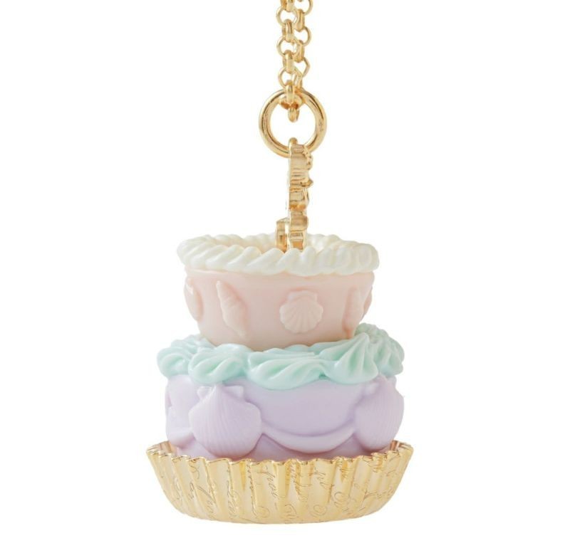 Q-pot. Disney collaboration Little Mermaid se bus tea n cake necklace 