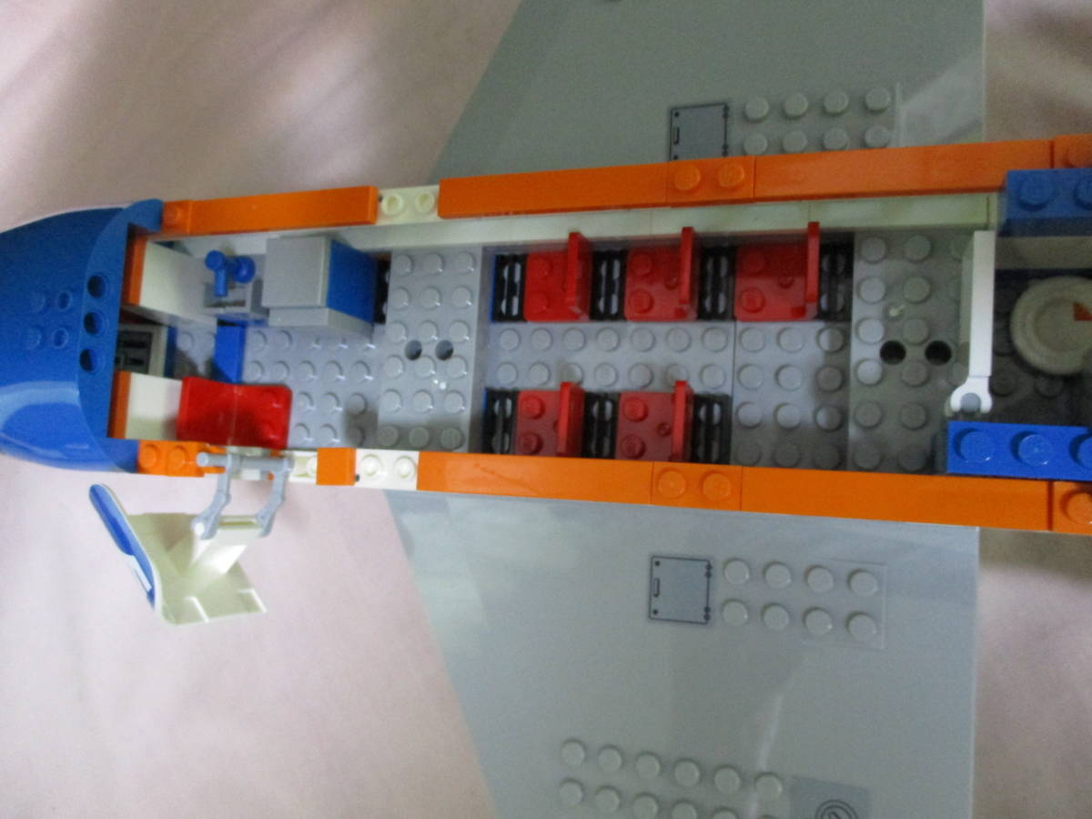 鶯】　LEGO レゴ シティ 60104 空港ターミナルと旅客機　中古美品_画像4
