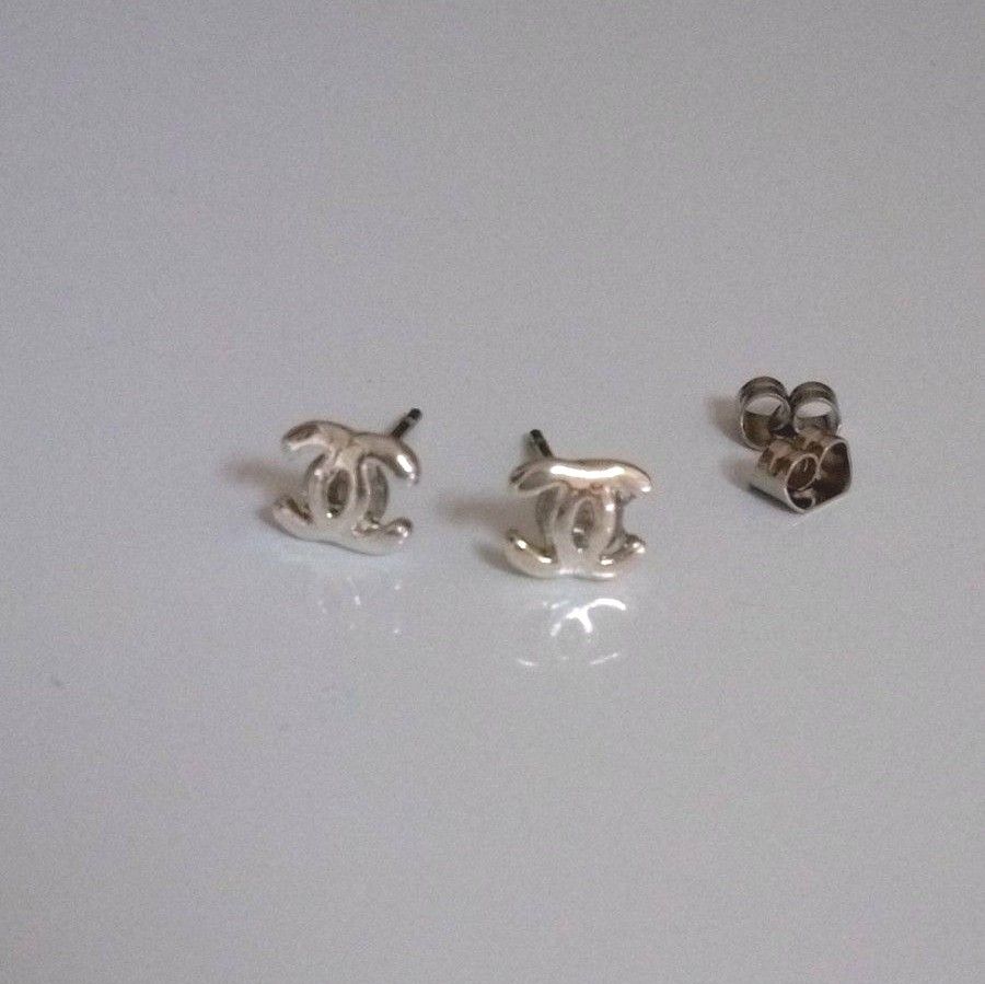 ヴィンテージボタン シャネル ミニシルバーピアス|PayPayフリマ