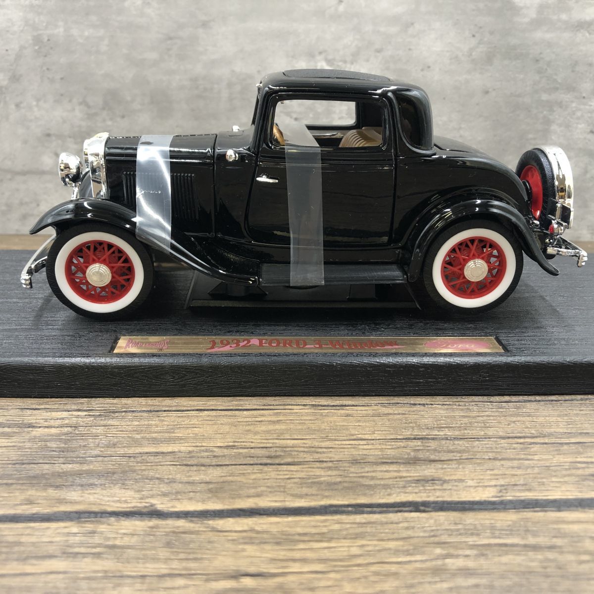 Ford 1/18スケールコレクション 1932 FORD ３‐Window 【309-236#80】の画像2