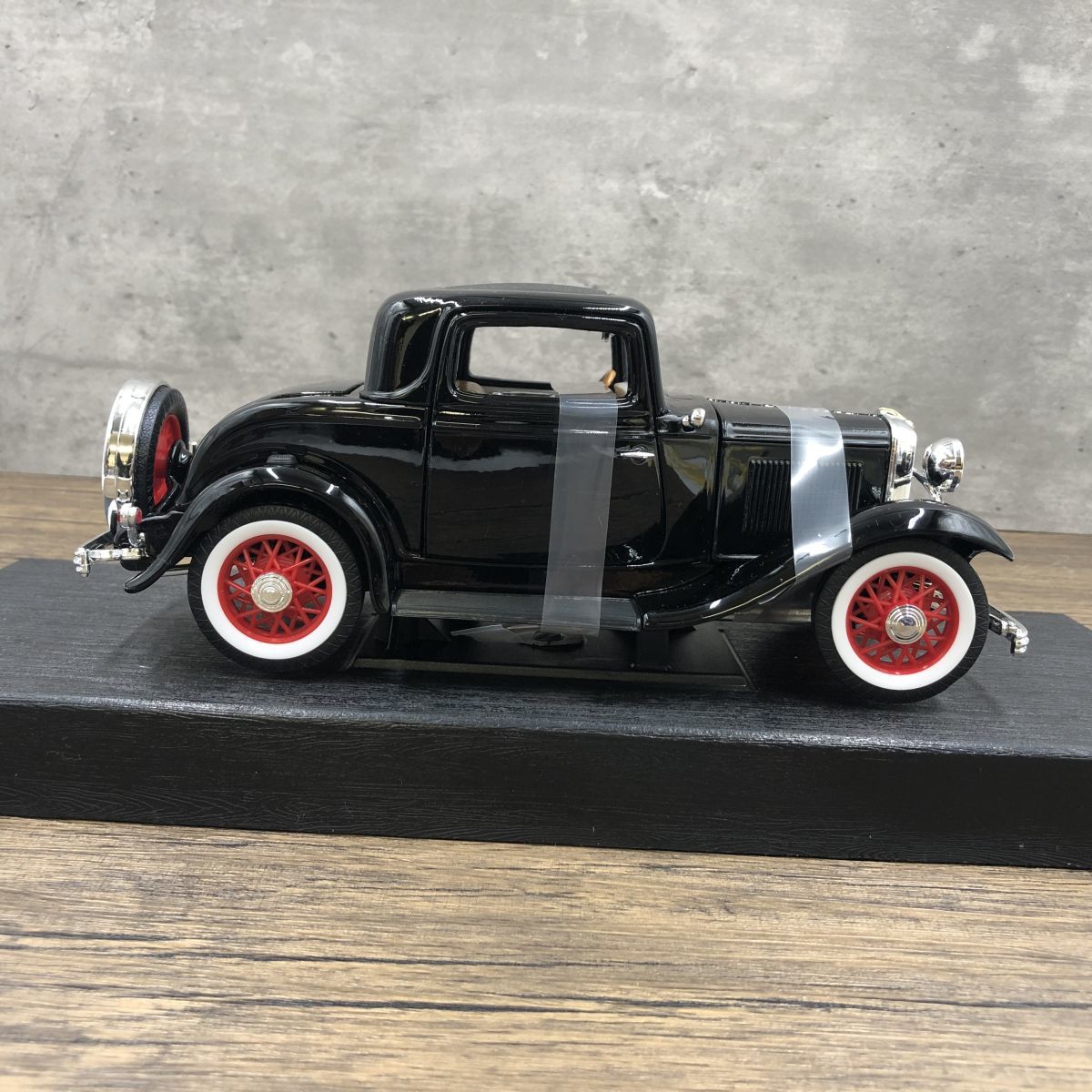 Ford 1/18スケールコレクション 1932 FORD ３‐Window 【309-236#80】_画像4