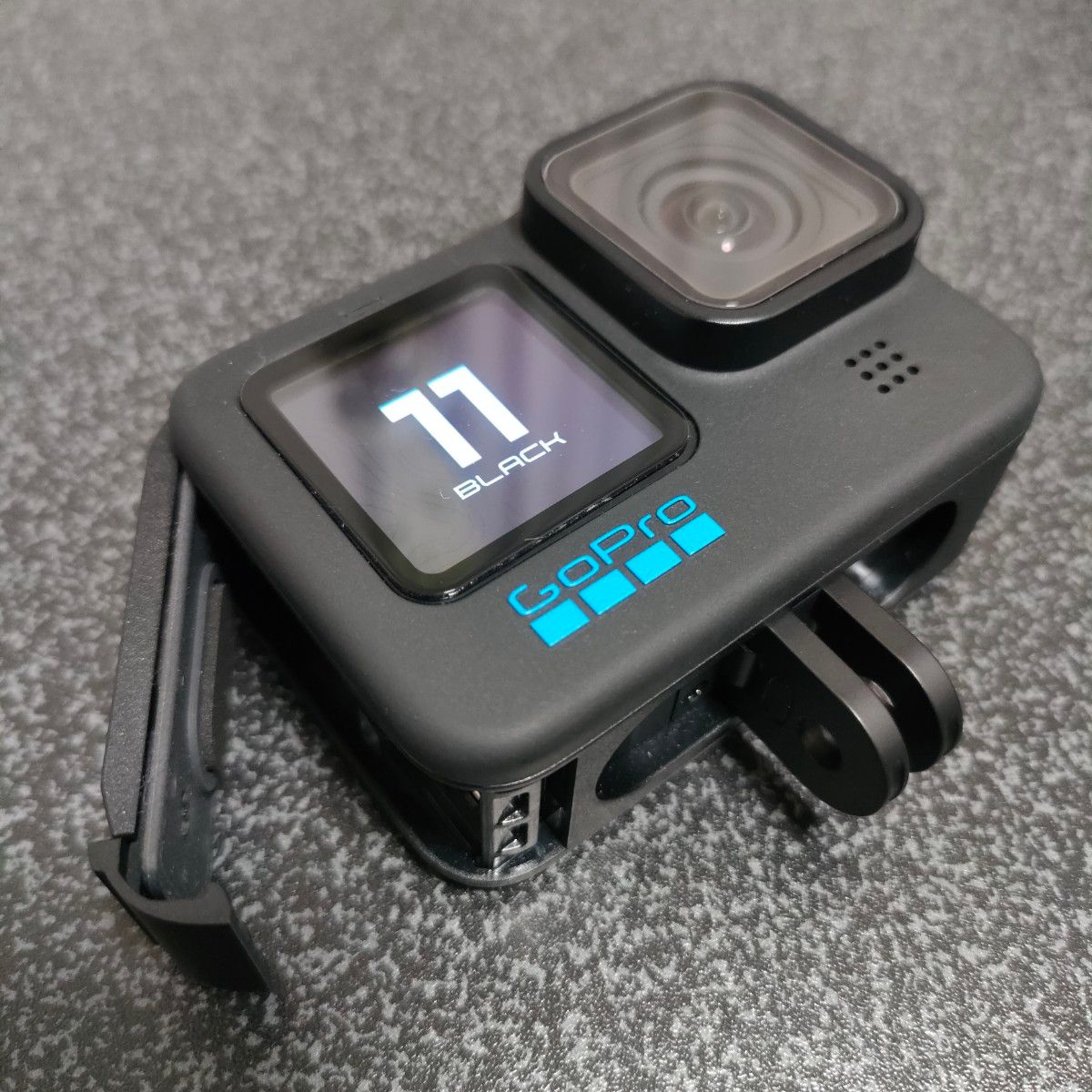 【美品・お得セット】Gopro HERO11 BLACK☆新品SD付（64GB）