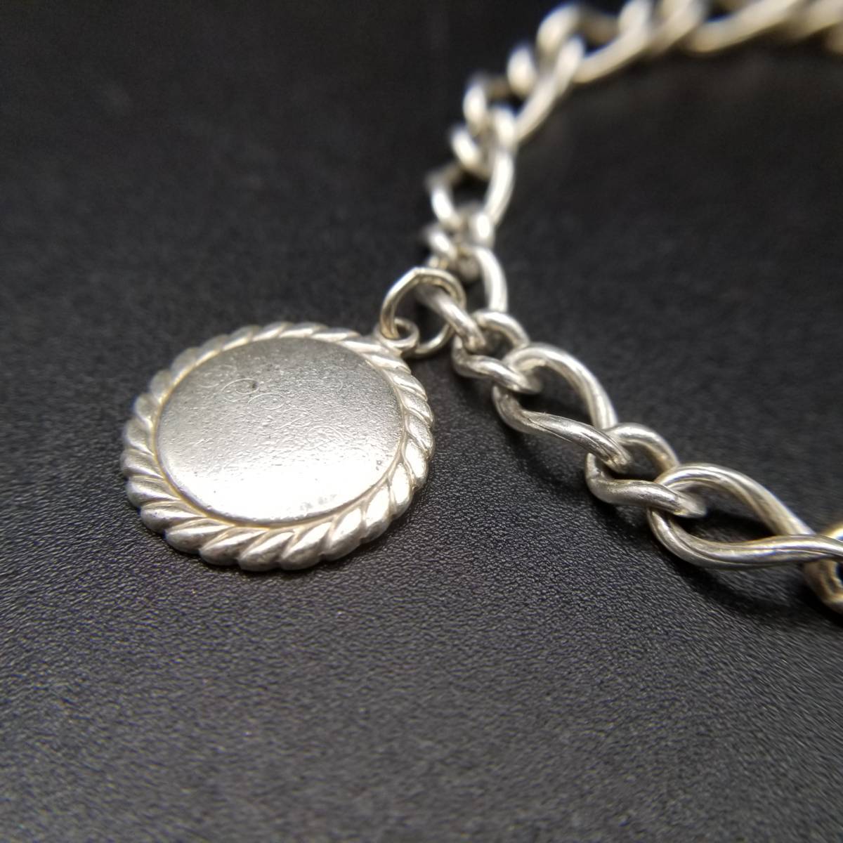 モノグラム ラウンドチャーム チェーン リンク 925シルバー ヴィンテージ ブレスレット 15.6g 銀細(xì)工定番 シンプル 飽きないデザイン 10Y-E