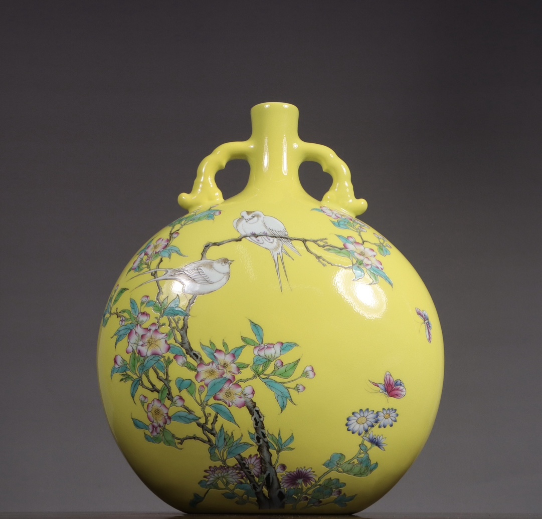 黄地粉彩瓷器花鳥紋扁瓶喜鵲登梅花瓶大清雍正年製粉彩瓷器中國瓷器花瓶