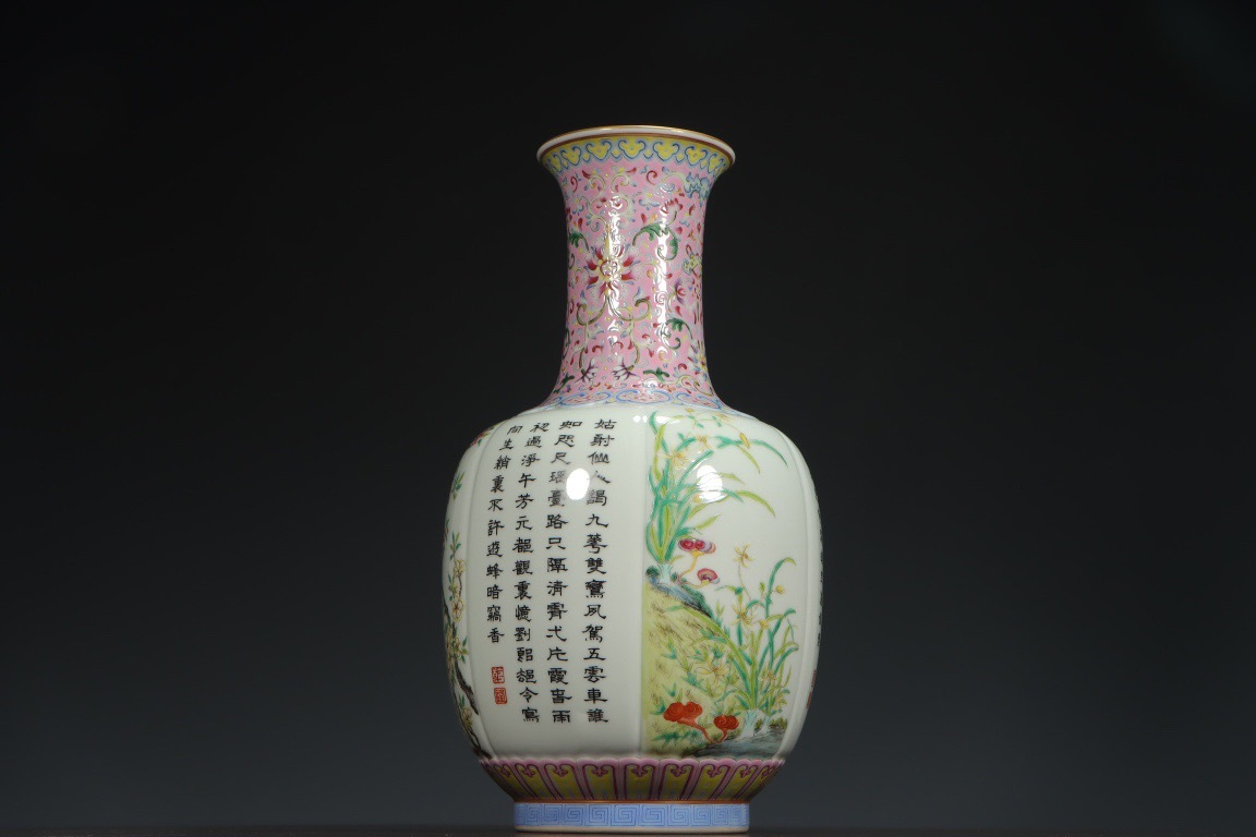 贅沢屋の 重量2121g 中國 瓷器 花卉 【雅古堂】大清乾隆年製 花瓶 古置