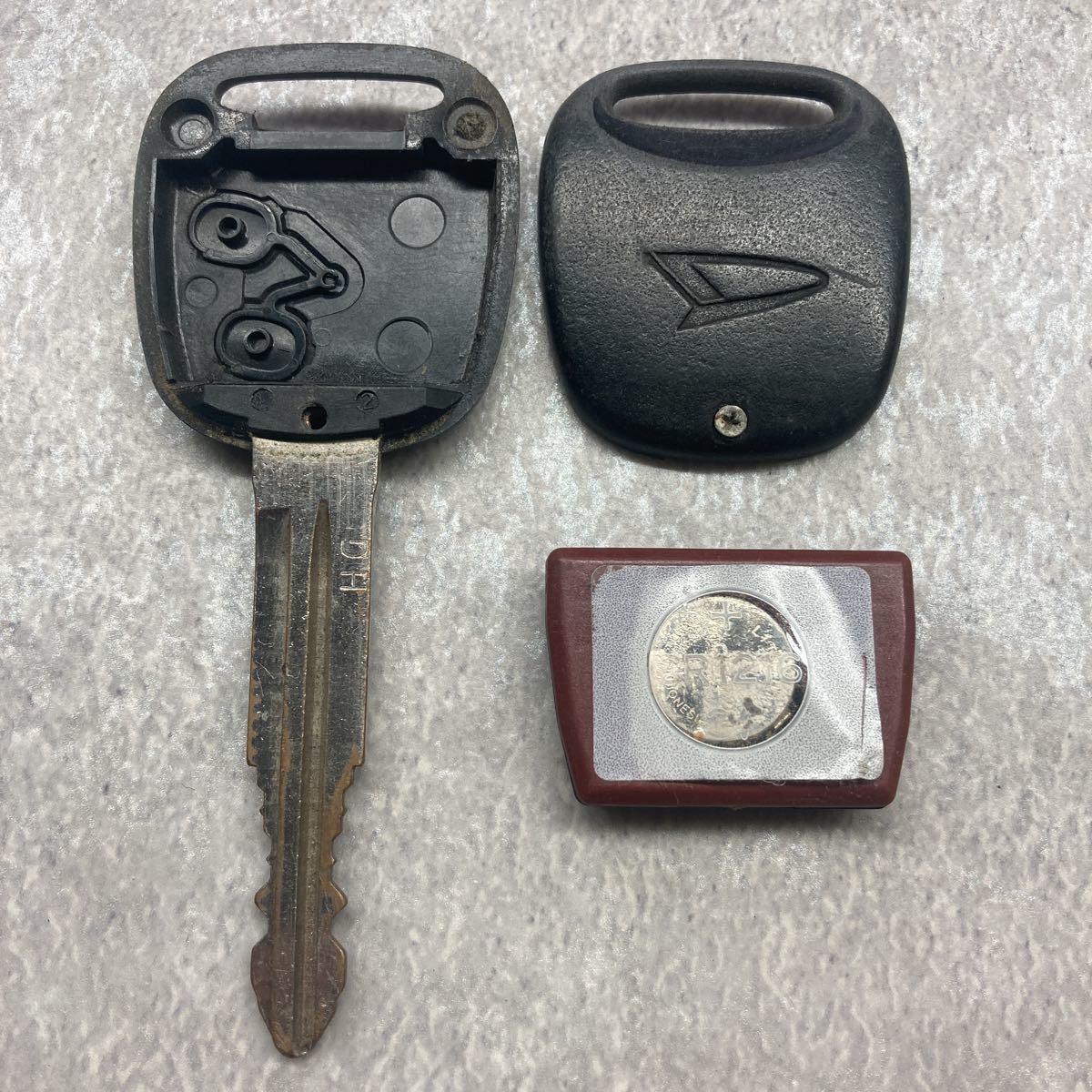  Daihatsu DAIHATSU original keyless key key 2 button 2B red base RED button excellent operation not yet verification Tanto Move Hijet Mira Esse K50960