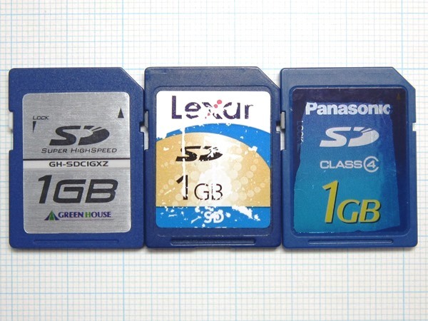 ★ＳＤメモリーカード １ＧＢ ３枚 中古★送料６３円～_画像1