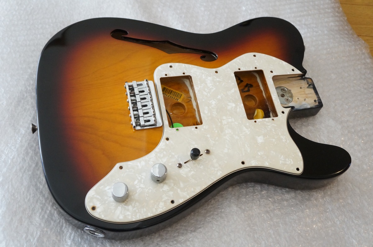 Fender Classic Series ’72 Telecaster Thinline テレキャスター シンライン ボディ 3TS アッシュ フェンダー 裏側に細かい傷あり 良品