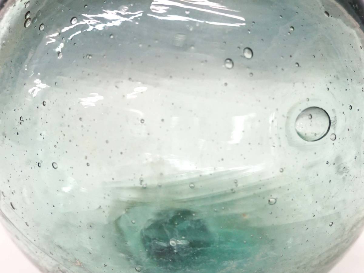 ◆(NS) レトロ雑貨 ガラス製 浮き玉 まとめて 4個セット 直径 約8㎝ ガラス玉 ガラス球 気泡 縄網 漁具 青色 古道具 置物 インテリア雑貨の画像4