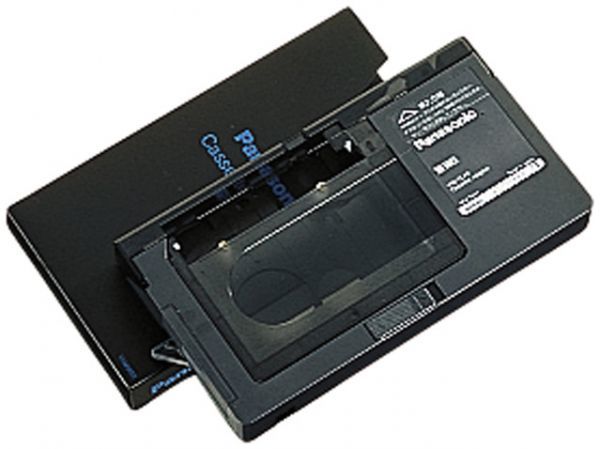 ★レンタル1週間★Panasonic　ＶＨＳカセットアダプター VW-TCA7　VHS-CをVHSで再生するアダプター_画像1