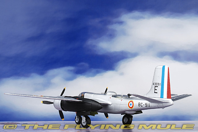 ■即決 ホビーマスター 1/72【B-26C インベーダー フランス空軍 ガスコーニュー爆撃隊 フランス領インドシナ「トゥーラン」1951年_参考見本です