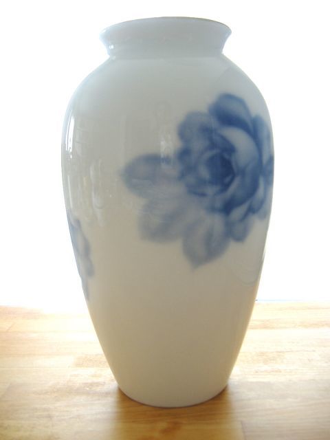 特価 大倉陶園（ブルーローズ）花瓶 未使用 定価22,000円 大倉陶園