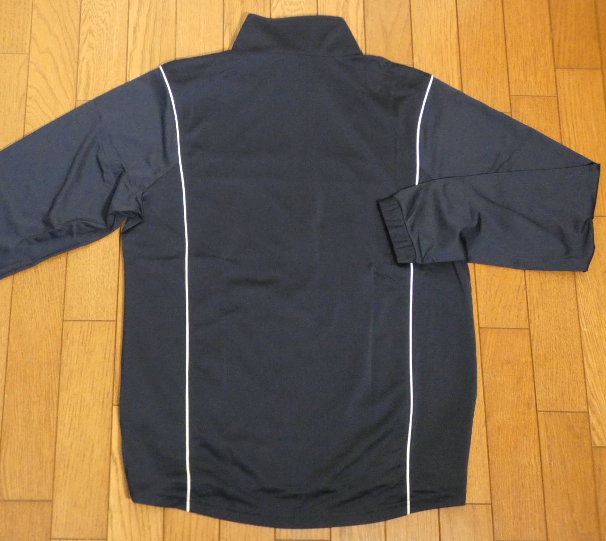(物30) 定価10,340円 新品 アンブロ トレーニング ジャージジャケット UQS2550 紺白 メンズSの画像3