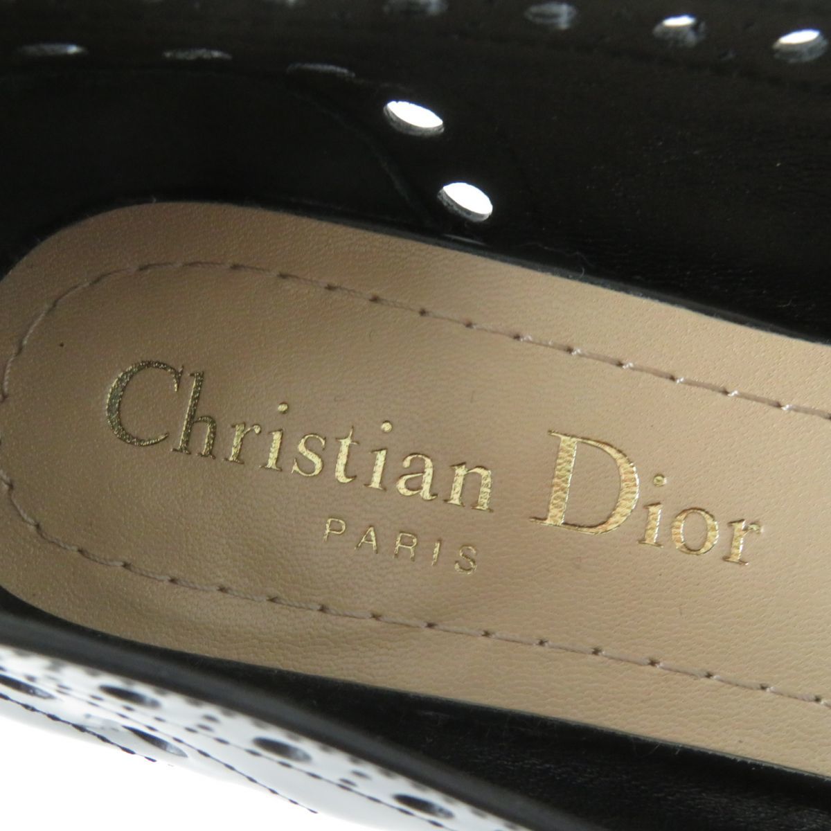 美品★Christian Dior クリスチャンディオール TEDDY D パンチングデザイン ロゴ金具付き ラウンドトゥ レザー パンプス 黒 36 イタリア製_画像9