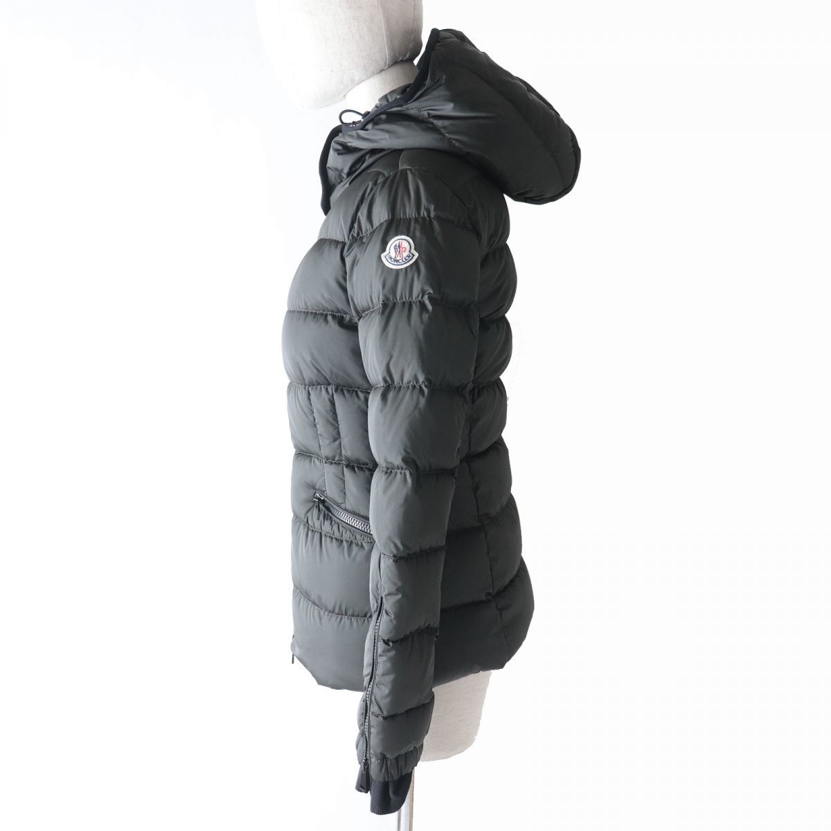 美品△正規品 MONCLER モンクレール BETULA ベチュラ ロゴワッペン・フード付 WZIP ダウンジャケット レディース カーキ 00 ジョージア製_画像2