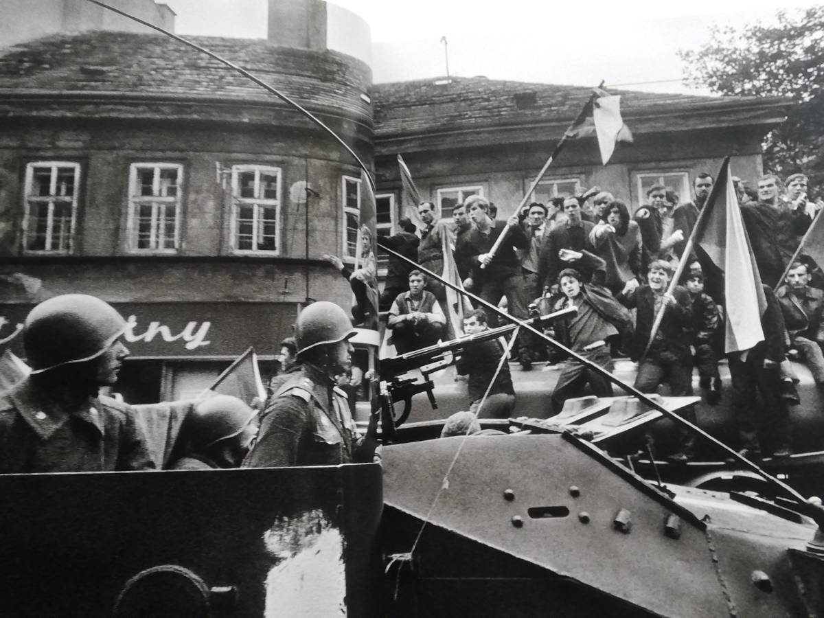 ジョセフ・クーデルカ / プラハ侵攻 1968　Josef Koudelka / Invasion Prague 1968_画像7