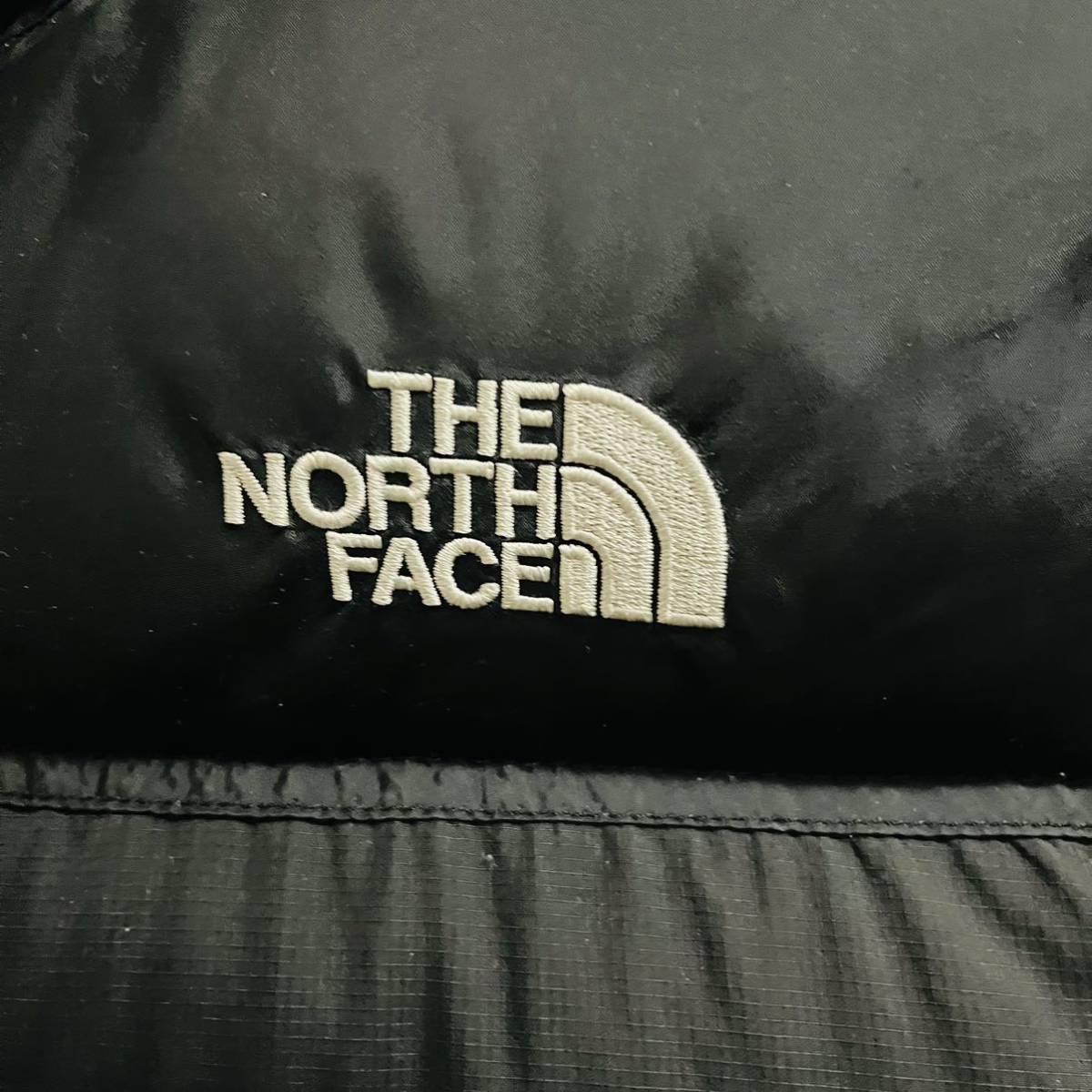 【美品】ノースフェイス ヌプシ ダウンベスト ブラック 700フィル ★ホログラムあり★THE NORTH FACE