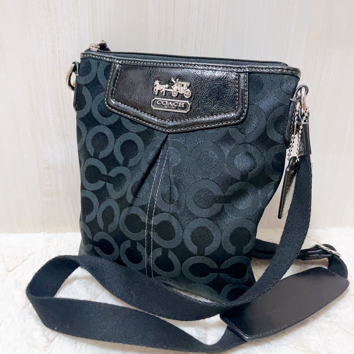 COACH コーチ オプアート ショルダーバック 肩掛け 斜め掛け COACH コーチ オプアート ショルダーバック 肩掛け 斜め掛け