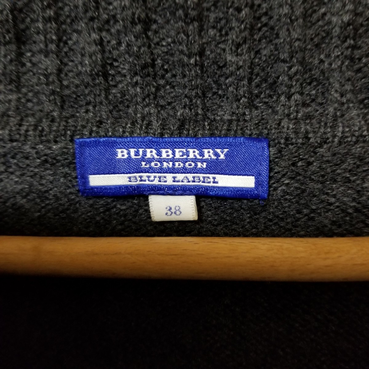 BURBERRY BLUE LABEL　バーバリー　ブルーレーベル　ニット　セーター　サイズ38　タートルネック　ホースロゴ　刺繍　レディース_画像7