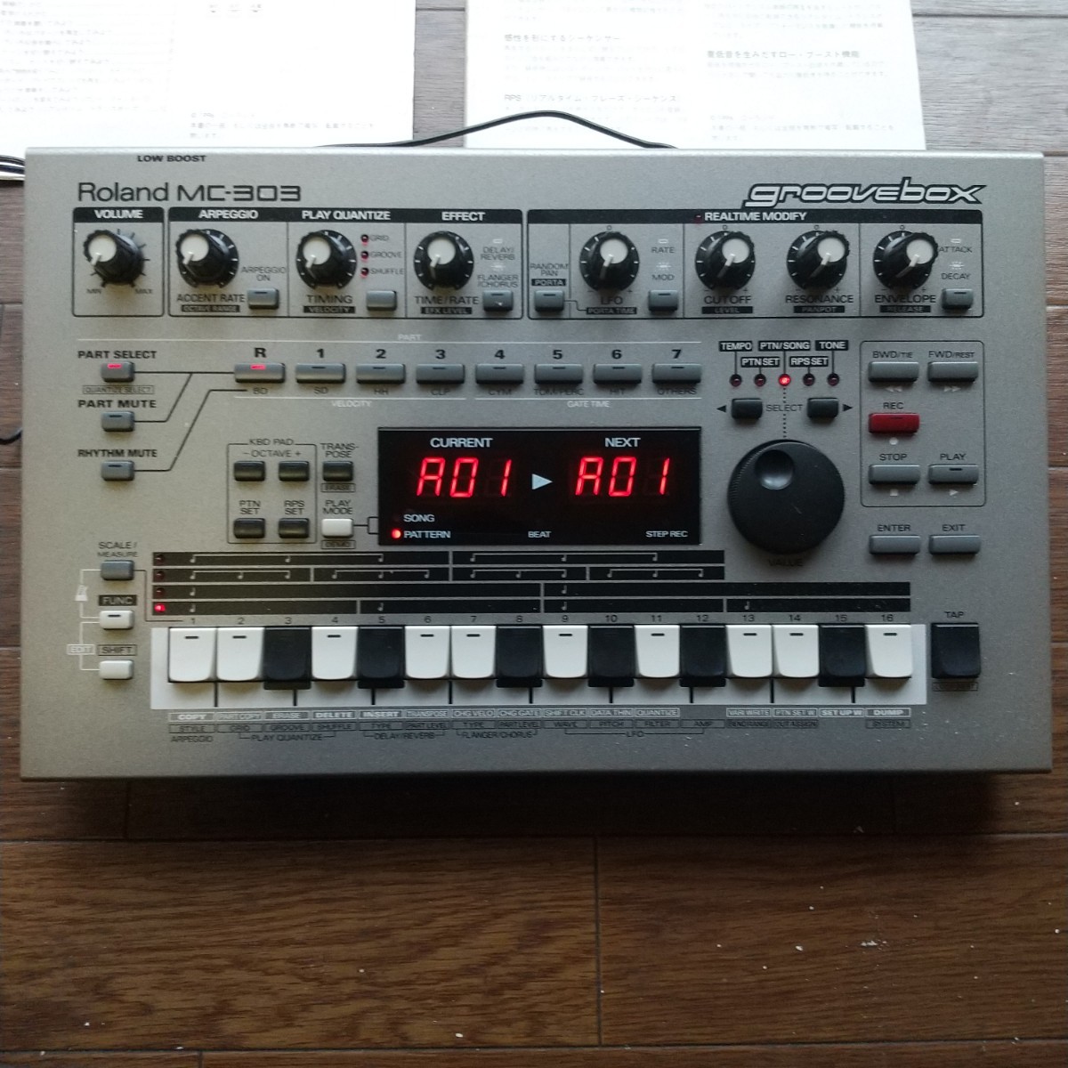 状態良好 動作品 Roland MC-303 ローランド groovebox シーケンサー