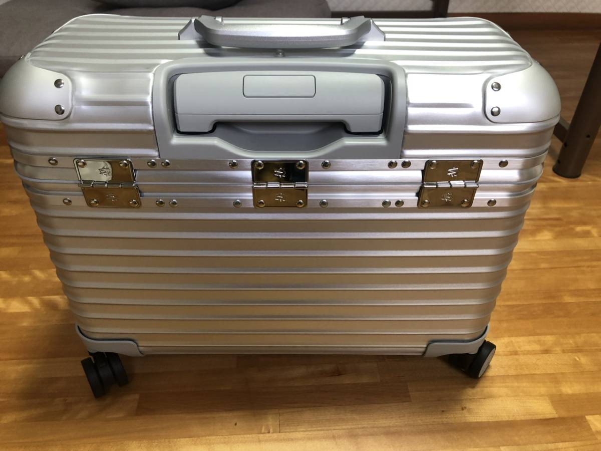 2023年10月購入新型 新品未使用 リモワ パイロット4輪 31L　RIMOWA PILOT 正規店購入_画像3