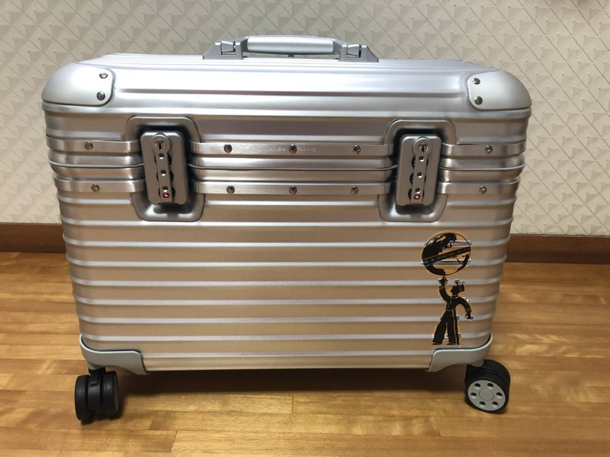 2023年10月購入新型 新品未使用 リモワ パイロット4輪 31L　RIMOWA PILOT 正規店購入_画像1