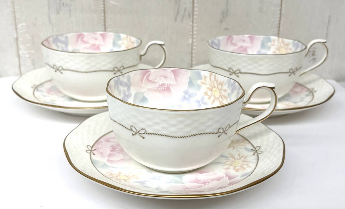 NARUMI 鳴海製陶 ナルミ BONE CHINA ボーンチャイナ ＊花柄 フラワー リボン 結び 金彩 ＊ティーカップ ソーサー 3客 陶器 陶芸 珈琲 TEA_画像1