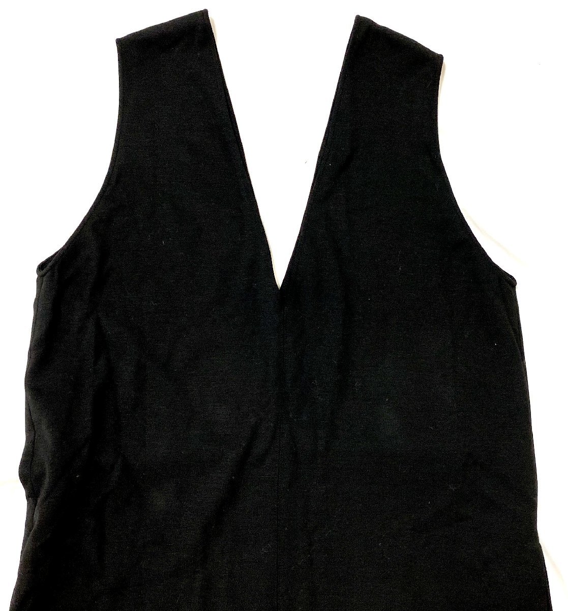 極美品 theory セオリー ジャンパースカート ノースリーブワンピ ドレス Vネック ブラック 黒 sizeS シンプル 上品 カジュアル スリット_画像3