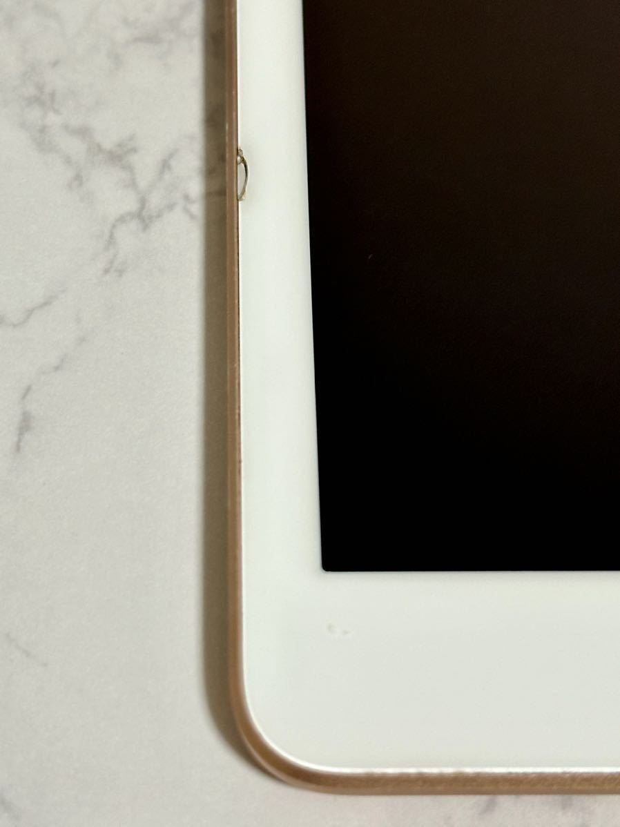 ジャンク品 iPad 8世代 32GB Wi-Fiモデル ゴールド アメリカ版 充電ポート難あり_画像2