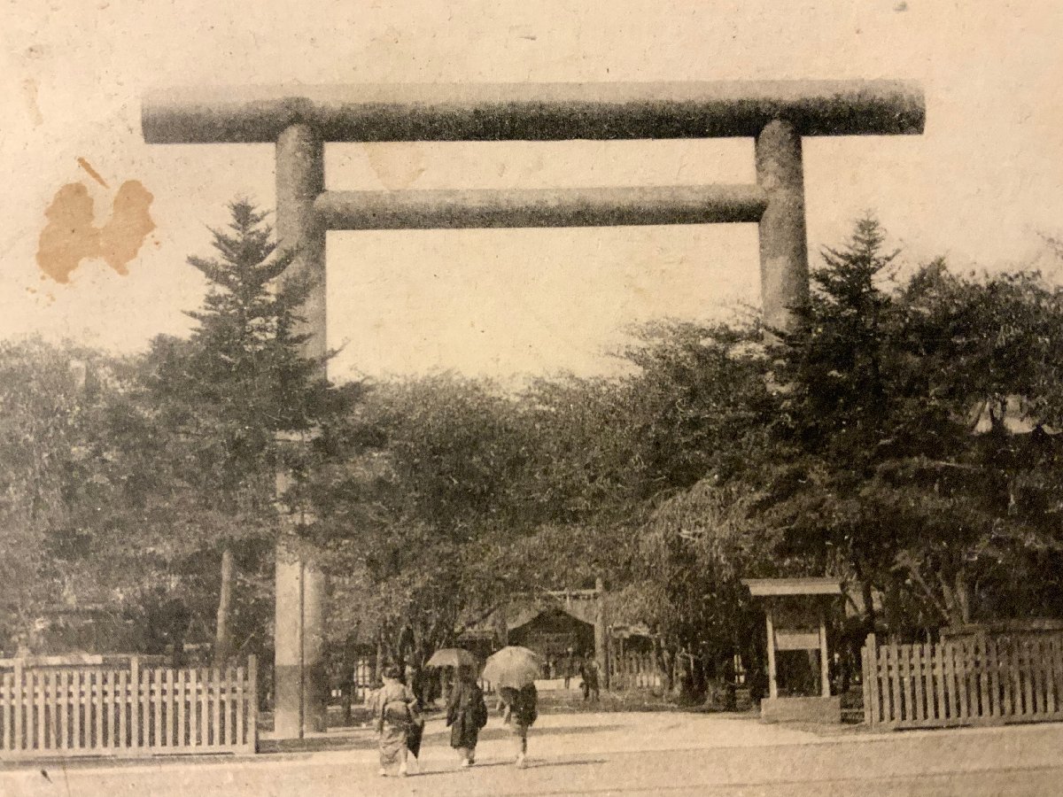 JJ-1469 ■送料込■ 東京 東京名所 九段靖国神社 寺 神社 境内 鳥居 参拝 女性 着物 日傘 絵葉書 写真 古写真 印刷物 ●未使用/くKAら_画像3