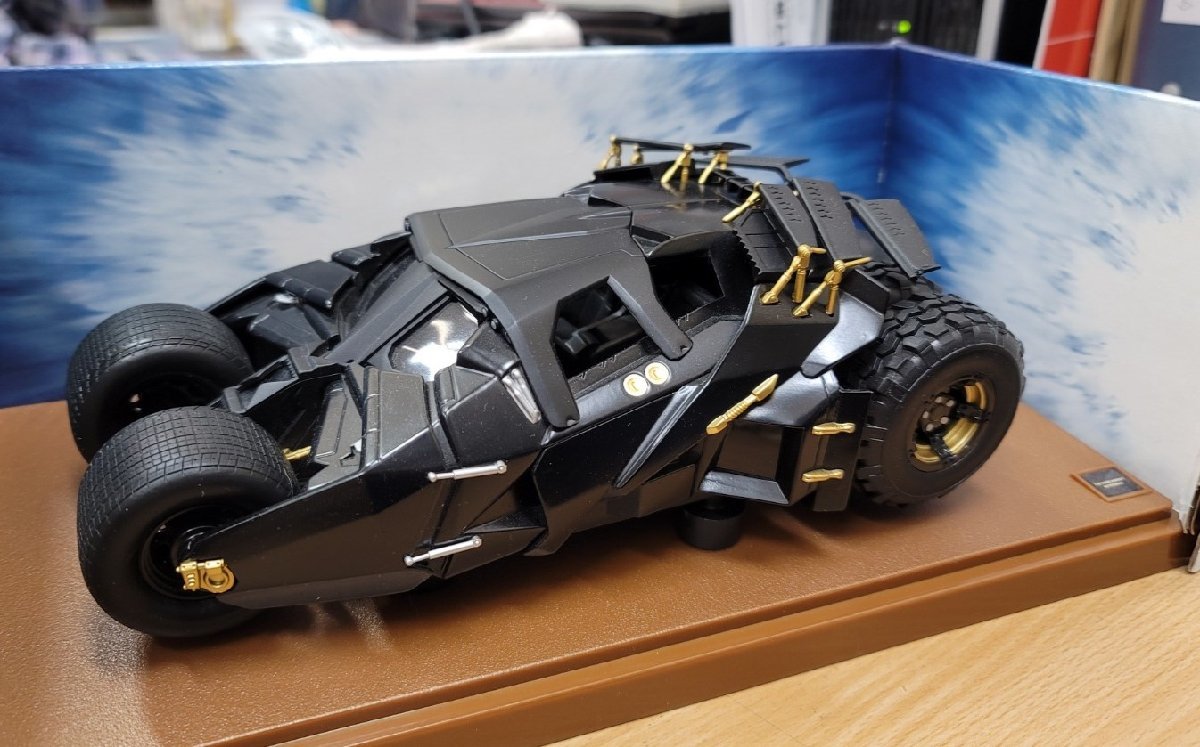 【1/18スケール】 THE DARK KNIGHT BATMOBILE -ザ・ダークナイト バットモービル- (ブラック)_画像6