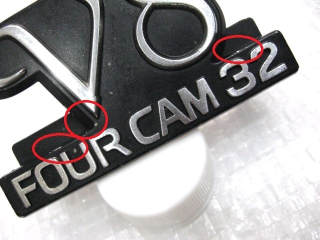 ★希少 V8 FOUR CAM32 トヨタ クラウン 130系 13系 フロントグリルエンブレム1点 旧車 中古_画像6