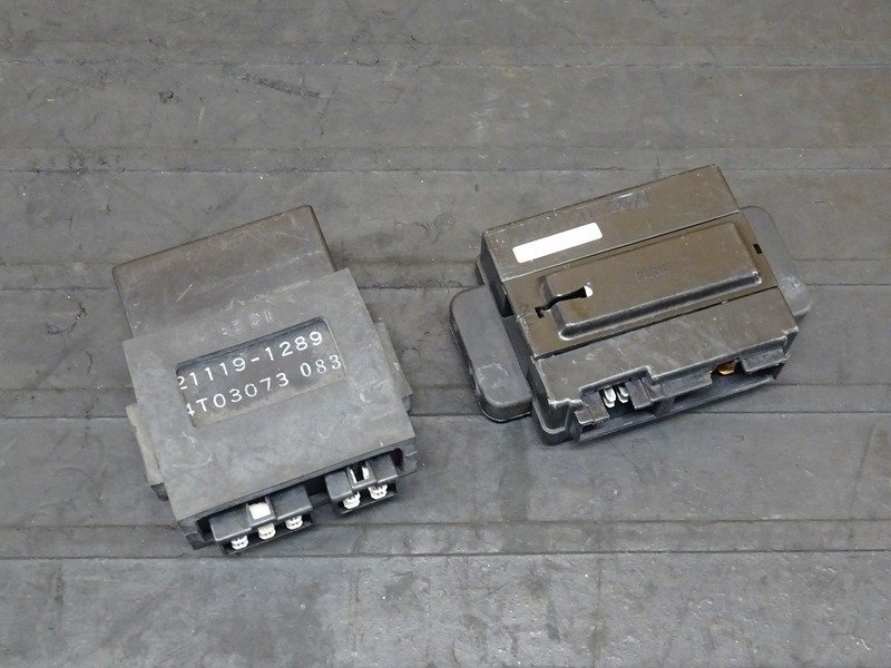 【231019】ZZR400(ZX400K-004)■ CDI イグナイター ジャンクションボックス ヒューズボックス 【ZZ-R400 K1型_画像1