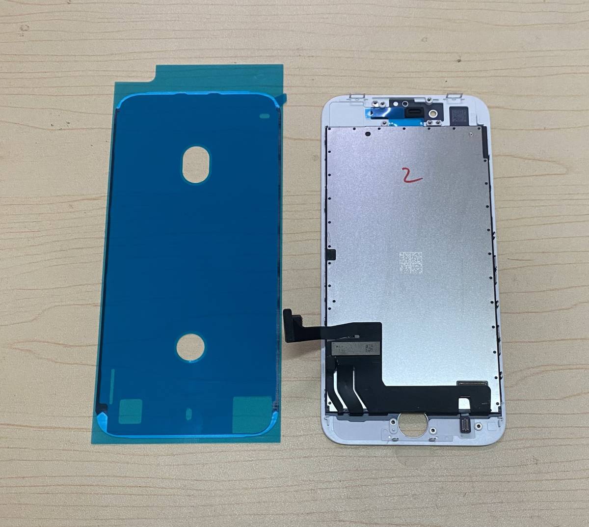 iPhone 8、iPhone SE2 (2020) 純正再生品 フロントパネル 画面 液晶 修理 交換、カラー白、防水シール付き 。 ジャンク2_画像3