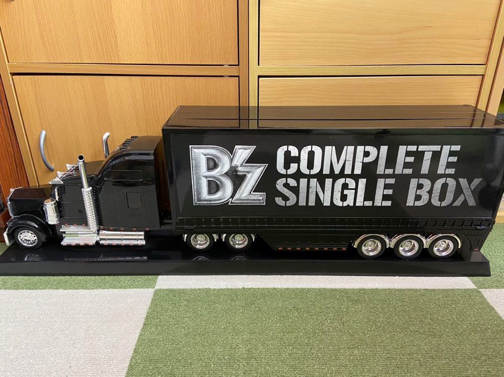 最終値下げ B'z ビーズ COMPLETE SINGLE BOX コンプリートシングルボックス トレーラー CD53枚 DVD2枚 歌詞ブックレット 稲葉浩志 松本孝弘_画像1